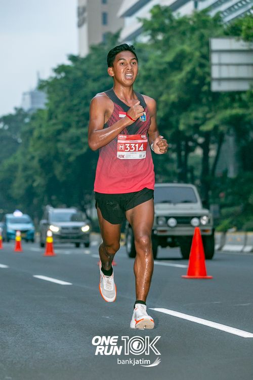 Race photo from ONE RUN 10 K