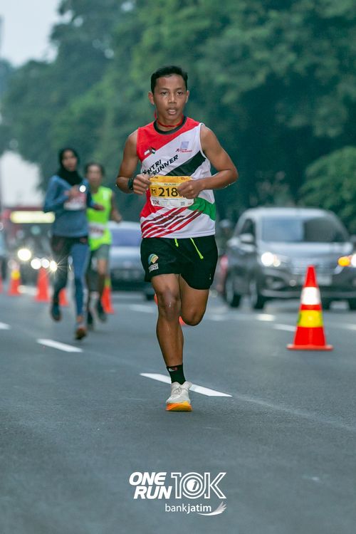 Race photo from ONE RUN 10 K