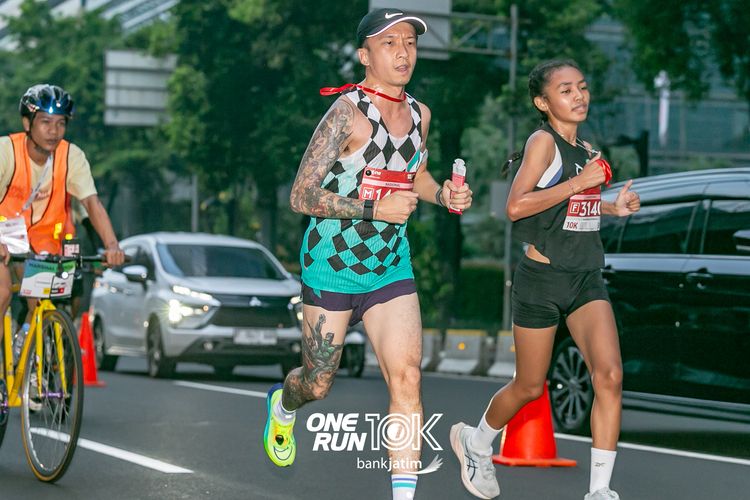 Race photo from ONE RUN 10 K