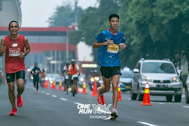 Race photo from ONE RUN 10 K