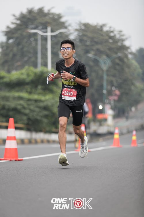 Race photo from ONE RUN 10K 2025