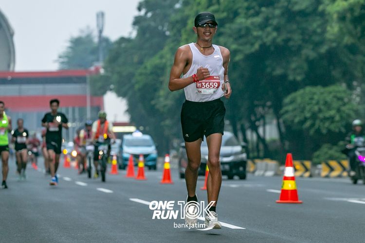 Race photo from ONE RUN 10 K