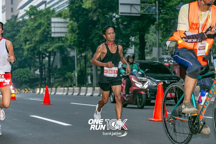 Race photo from ONE RUN 10 K