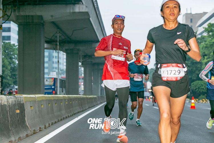 Race photo from ONE RUN 10 K