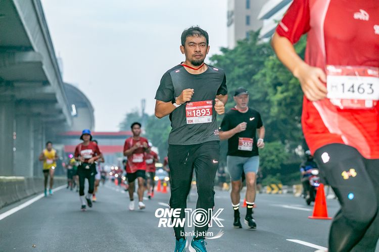 Race photo from ONE RUN 10 K