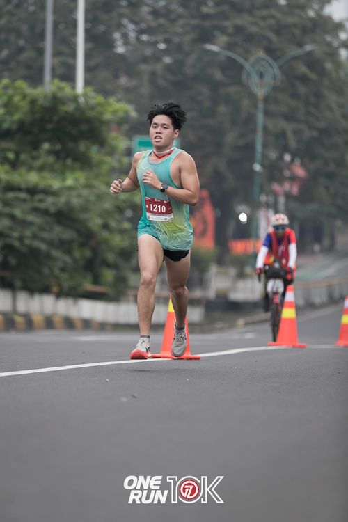 Race photo from ONE RUN 10K 2025