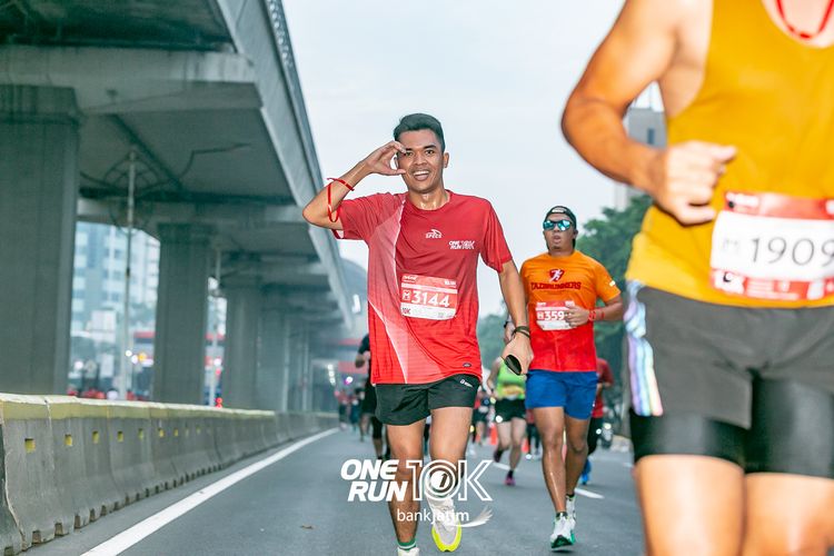 Race photo from ONE RUN 10 K
