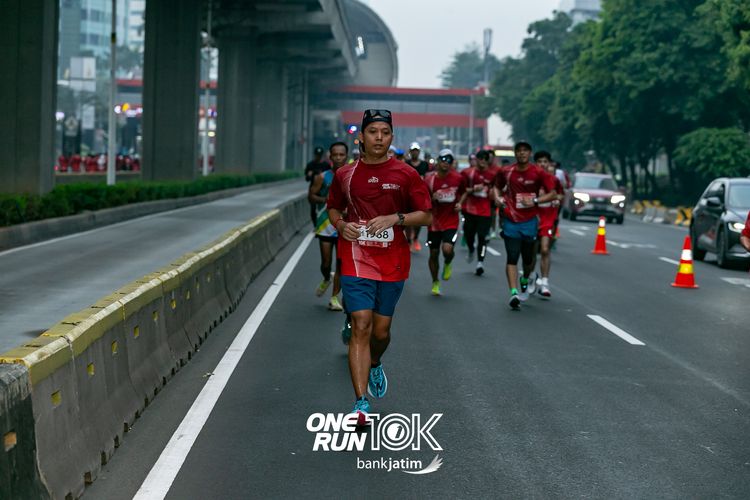 Race photo from ONE RUN 10 K