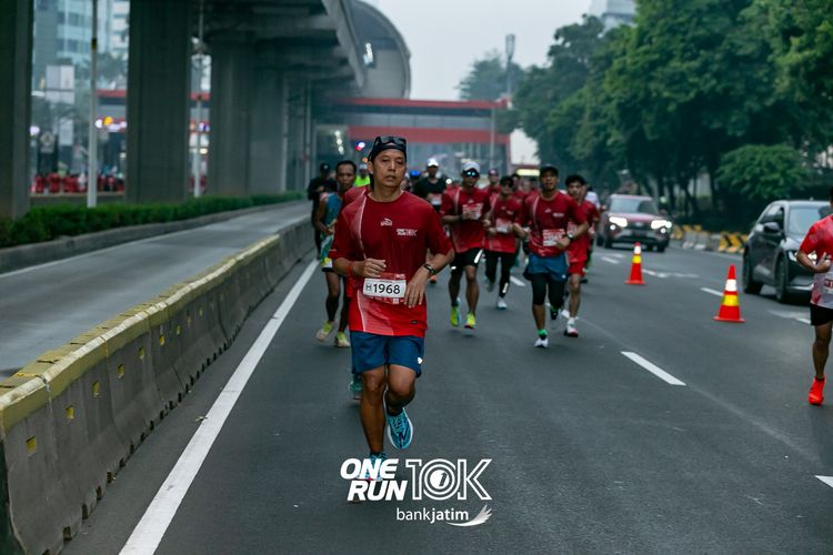Race photo from ONE RUN 10 K