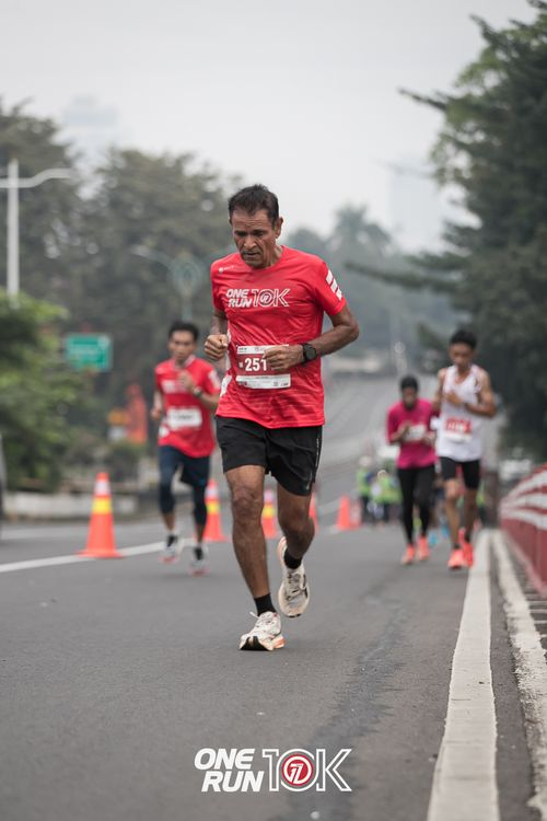Race photo from ONE RUN 10K 2025