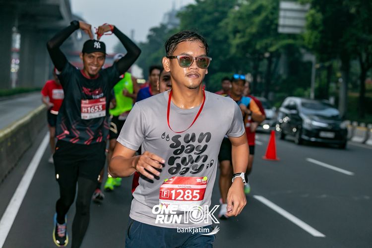 Race photo from ONE RUN 10 K