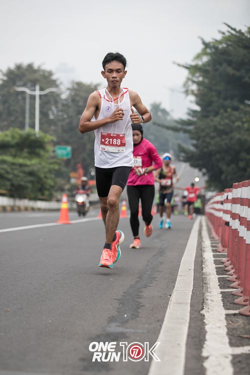 Race photo from ONE RUN 10K 2025