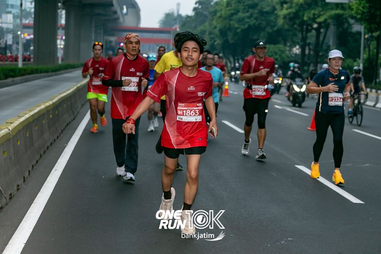 Race photo from ONE RUN 10 K