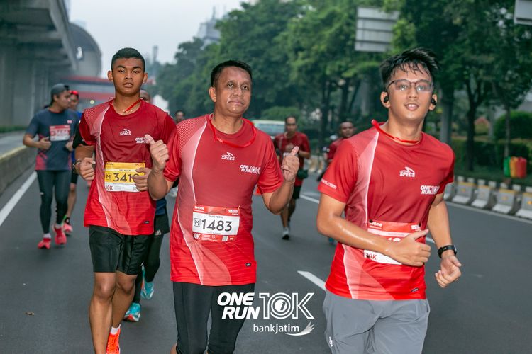 Race photo from ONE RUN 10 K