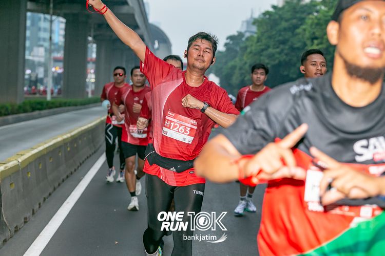 Race photo from ONE RUN 10 K
