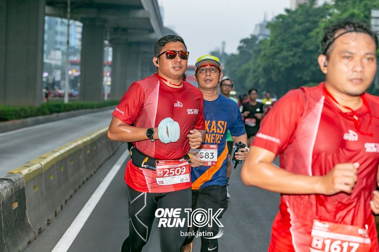 Race photo from ONE RUN 10 K