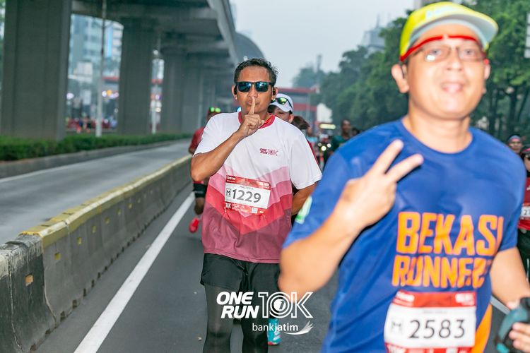 Race photo from ONE RUN 10 K