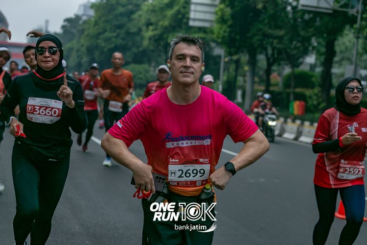 Race photo from ONE RUN 10 K