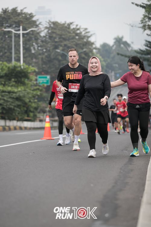 Race photo from ONE RUN 10K 2025