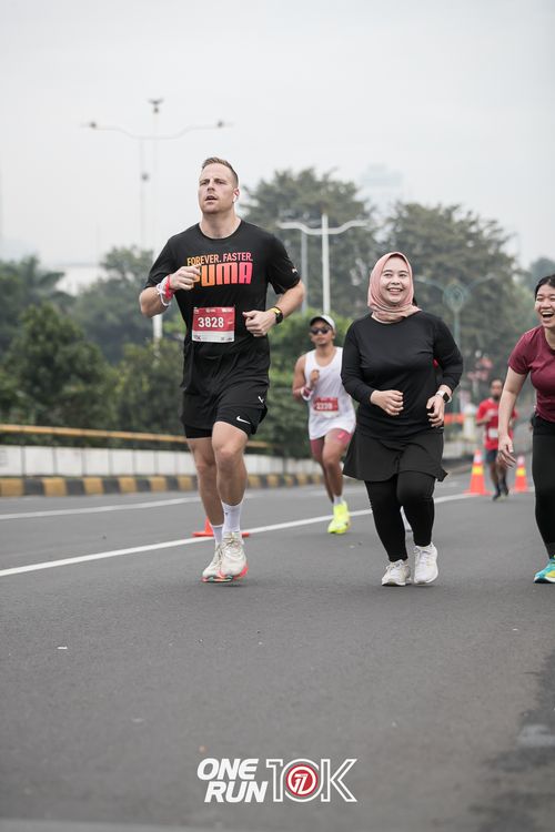 Race photo from ONE RUN 10K 2025