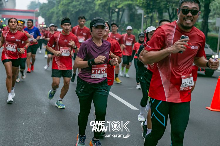 Race photo from ONE RUN 10 K