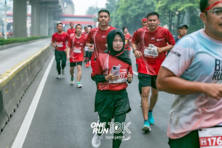 Race photo from ONE RUN 10 K