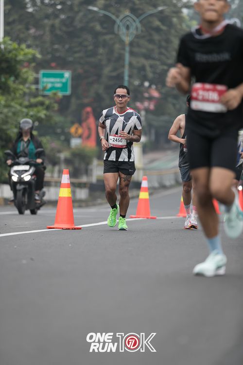 Race photo from ONE RUN 10K 2025