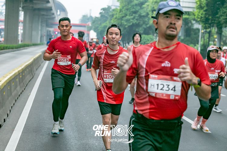 Race photo from ONE RUN 10 K