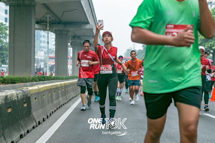 Race photo from ONE RUN 10 K