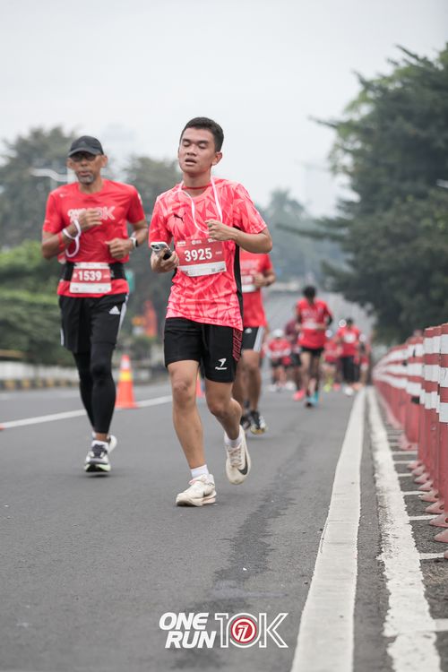 Race photo from ONE RUN 10K 2025