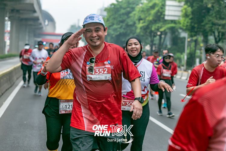 Race photo from ONE RUN 10 K