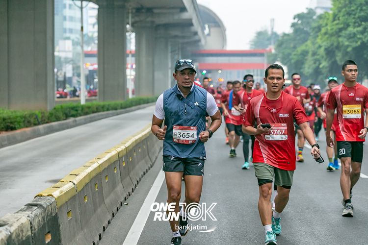 Race photo from ONE RUN 10 K