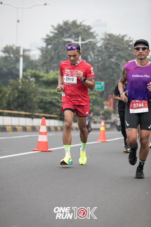 Race photo from ONE RUN 10K 2025
