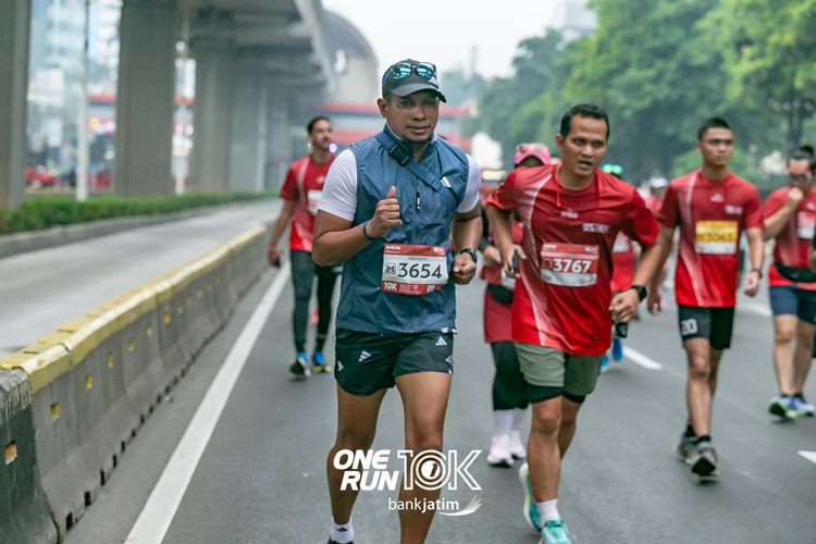 Race photo from ONE RUN 10 K