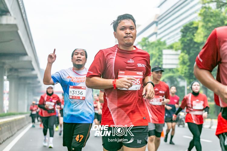 Race photo from ONE RUN 10 K