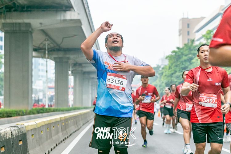 Race photo from ONE RUN 10 K