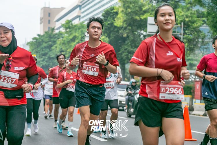 Race photo from ONE RUN 10 K