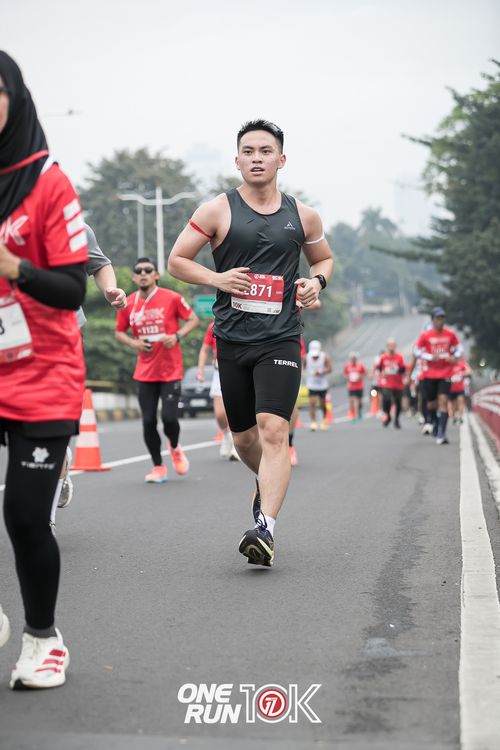 Race photo from ONE RUN 10K 2025