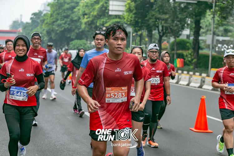 Race photo from ONE RUN 10 K