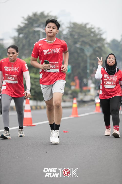Race photo from ONE RUN 10K 2025
