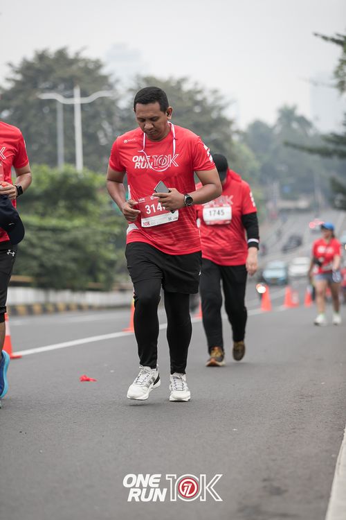 Race photo from ONE RUN 10K 2025