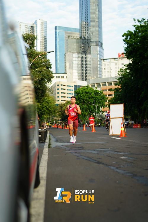 Race photo from Isoplus Run 2024 Surabaya