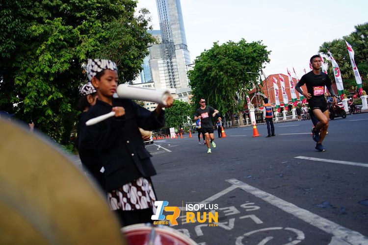 Race photo from Isoplus Run 2024 Surabaya