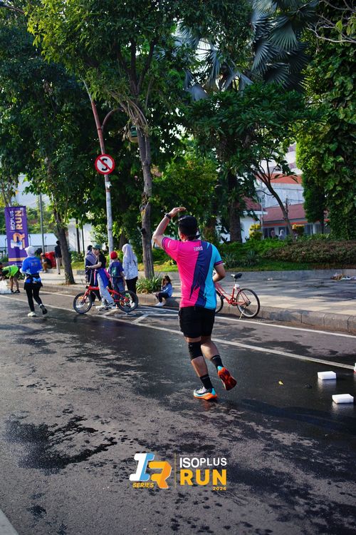 Race photo from Isoplus Run 2024 Surabaya