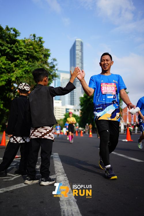 Race photo from Isoplus Run 2024 Surabaya
