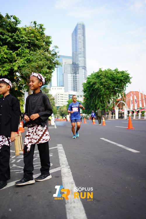 Race photo from Isoplus Run 2024 Surabaya