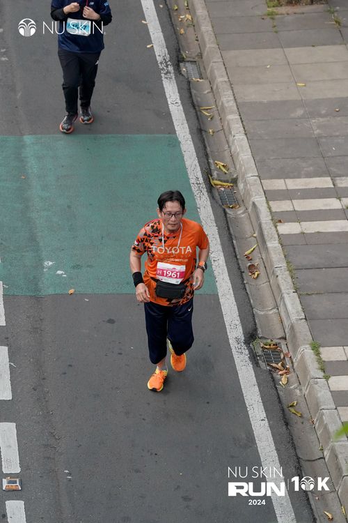 Race photo from Nu Skin Run 10K