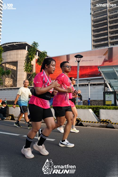 Race photo from Smartfren Run 2025 