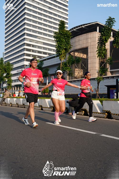 Race photo from Smartfren Run 2025 