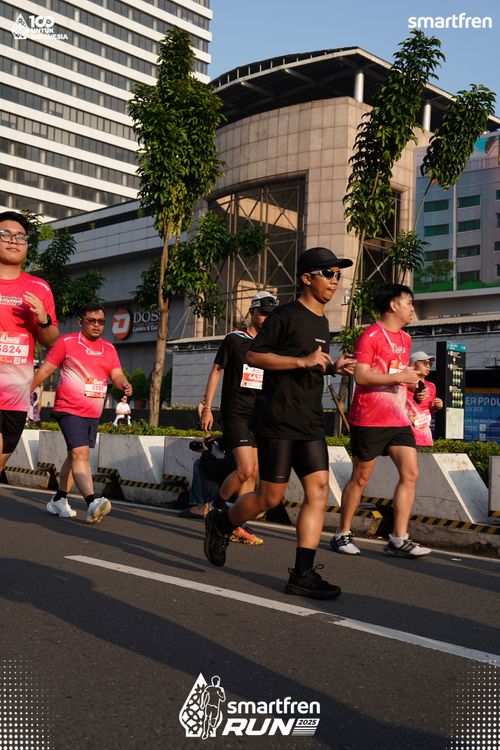Race photo from Smartfren Run 2025 